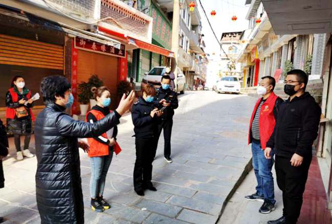 三岔镇党委书记刘晓凤 她冲锋在疫情防控一线 记遵义市、区、镇人大代表,三岔镇党委书记刘晓凤